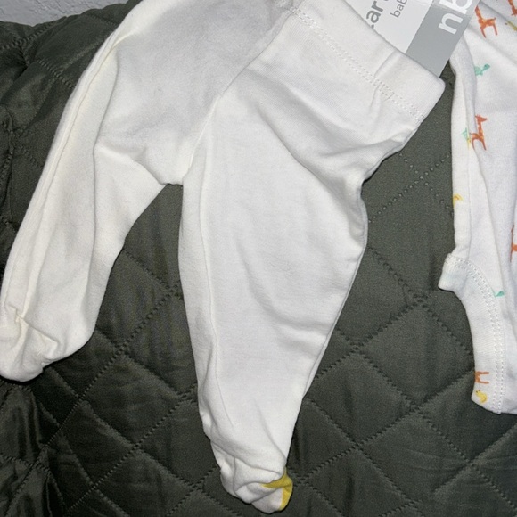 NWT Carter’s Newborn baby three pieces short sleeve onesie duck footies and cap - Picture 7 of 7